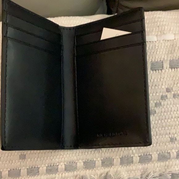 Michael Kors NWT Cooper CornFlower
Signature Logo Folding Card Case - Picture 7 of 10